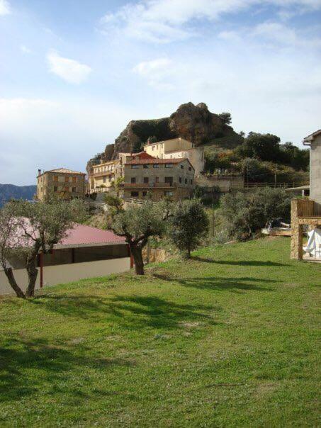 Apartaments La Pertusa 2O Corca  المظهر الخارجي الصورة
