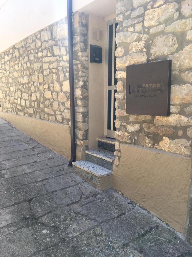 Apartaments La Pertusa 2O Corca  المظهر الخارجي الصورة